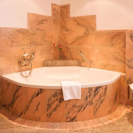 Hotel Hospiz Alm Residenzen 4*